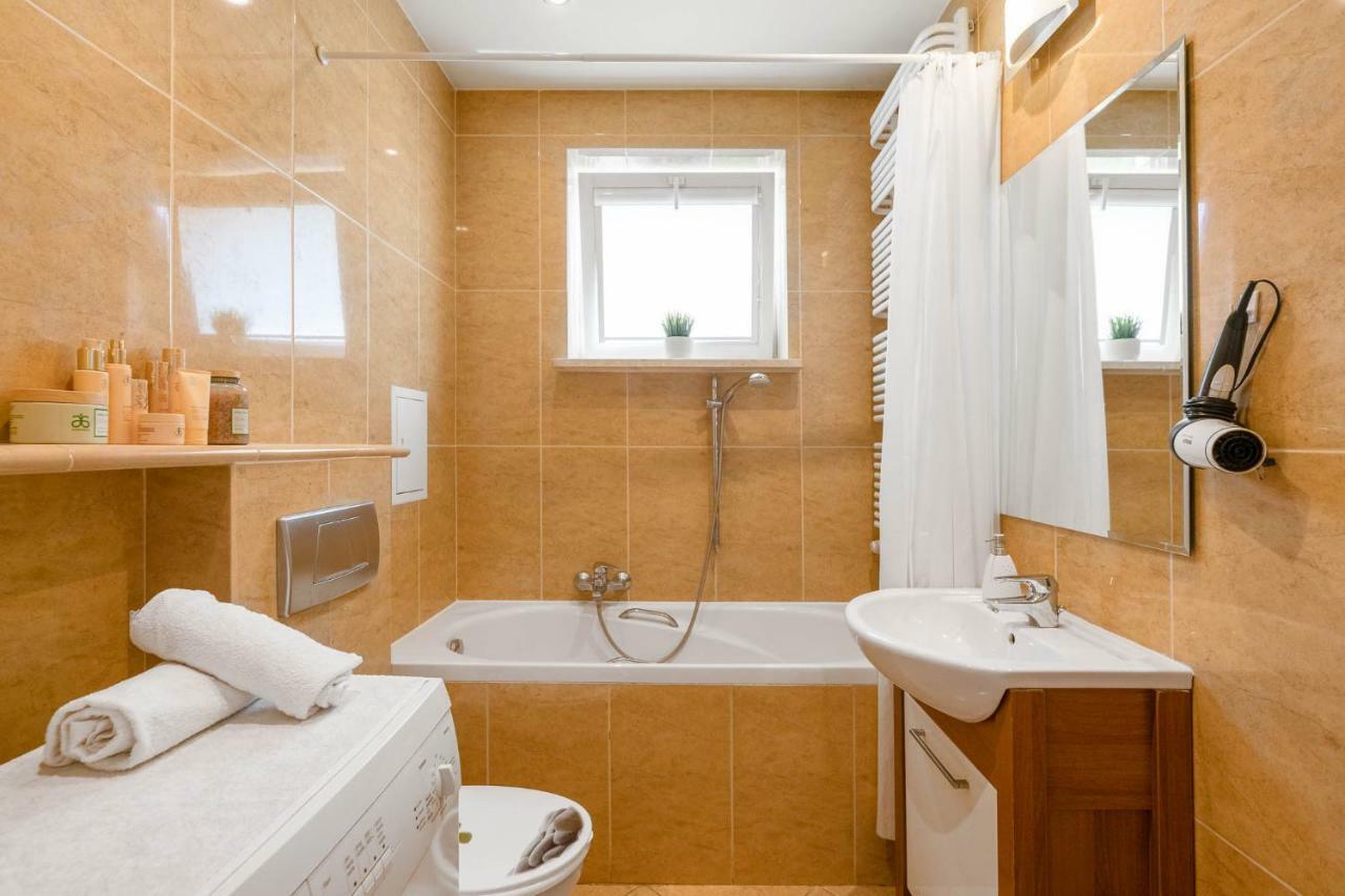 Apartament Goka Like It Lägenhet Warszawa Exteriör bild